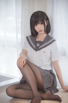 [面饼仙儿] 人气Coser 脑内少女 黑丝JK