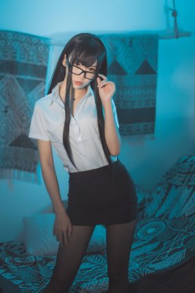 [面饼仙儿] 人气Coser 黑丝OL