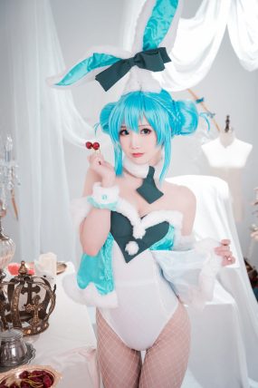 [面饼仙儿] 人气Coser 初音兔女郎